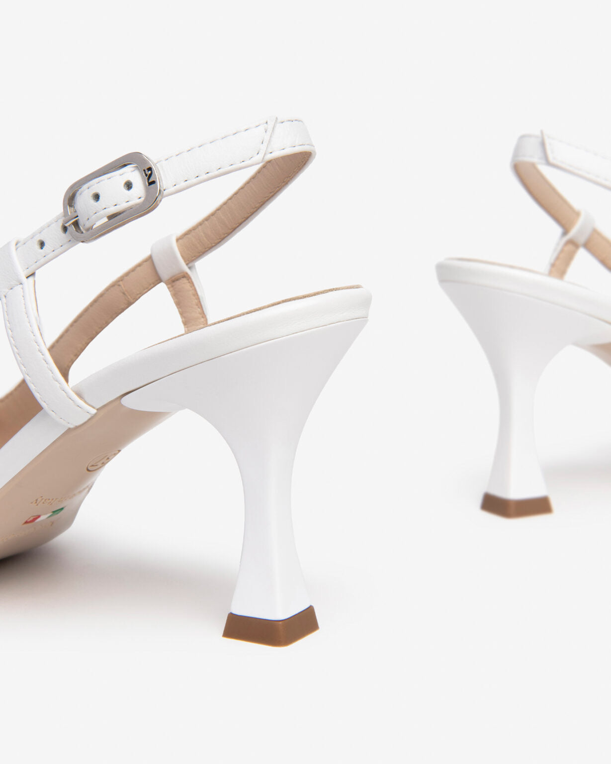 NeroGiardini Décolleté donna in pelle.
Variante 707 | Colore Bianco. Art. E409331DE