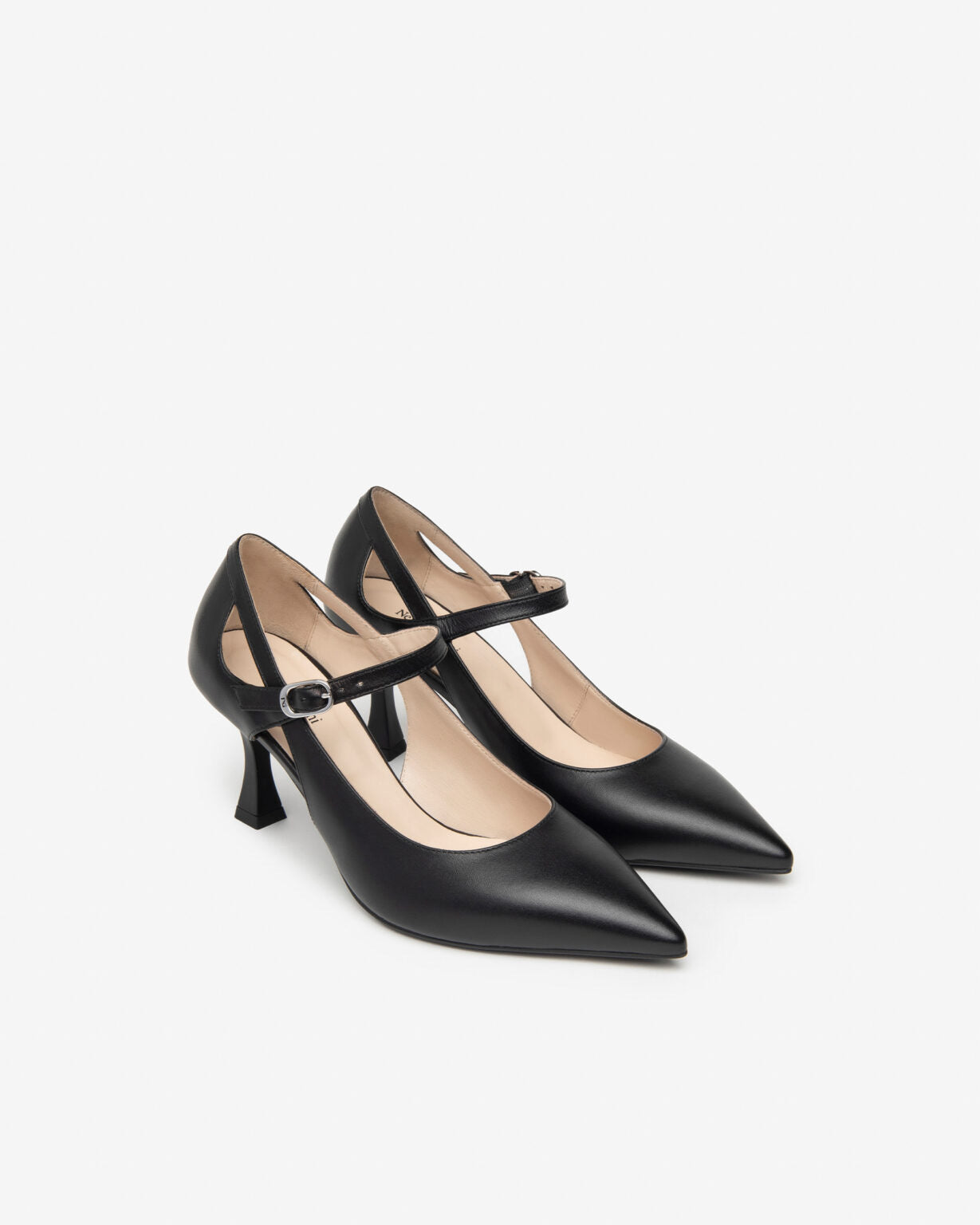NeroGiardini Décolleté donna in pelle.
Variante 100 | Colore Nero. Art. E409330DE.