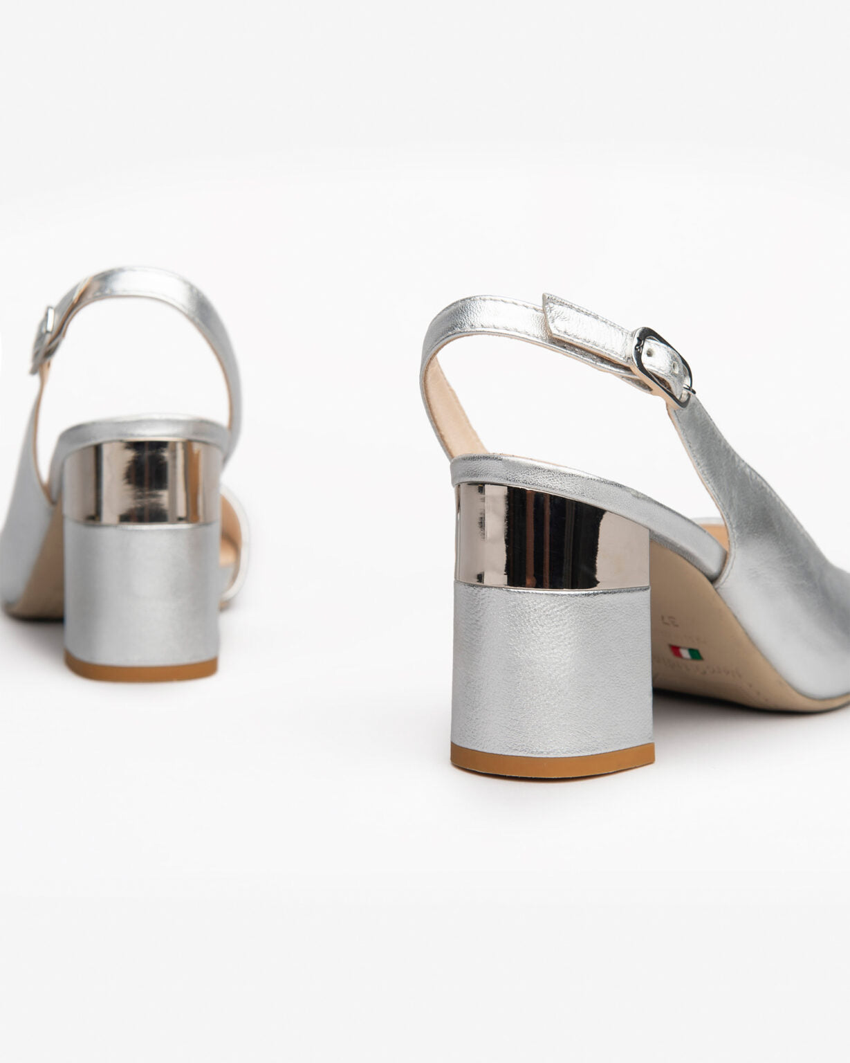 NeroGiardini Sandali donna in pelle
Variante 700 | Colore Argento Art.E410250D