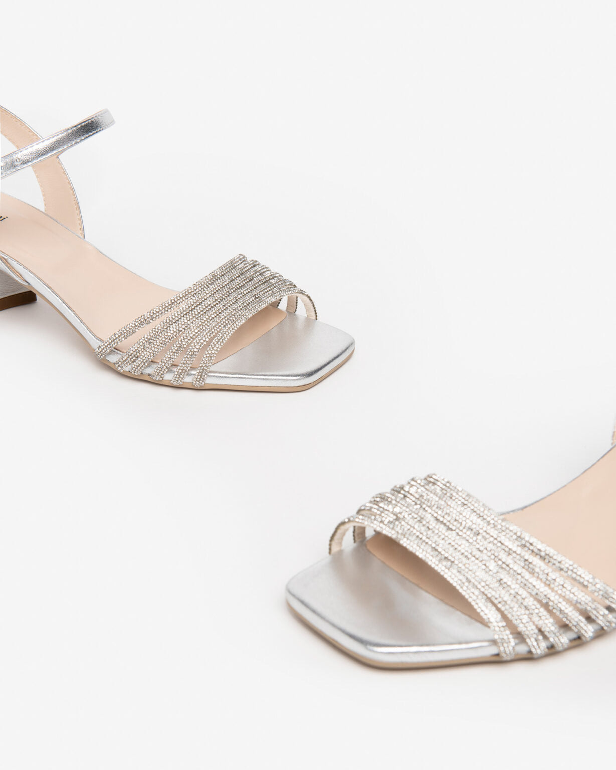 NeroGiardini Sandali donna in pelle
Variante 700 | Colore Argento Art.E410260D