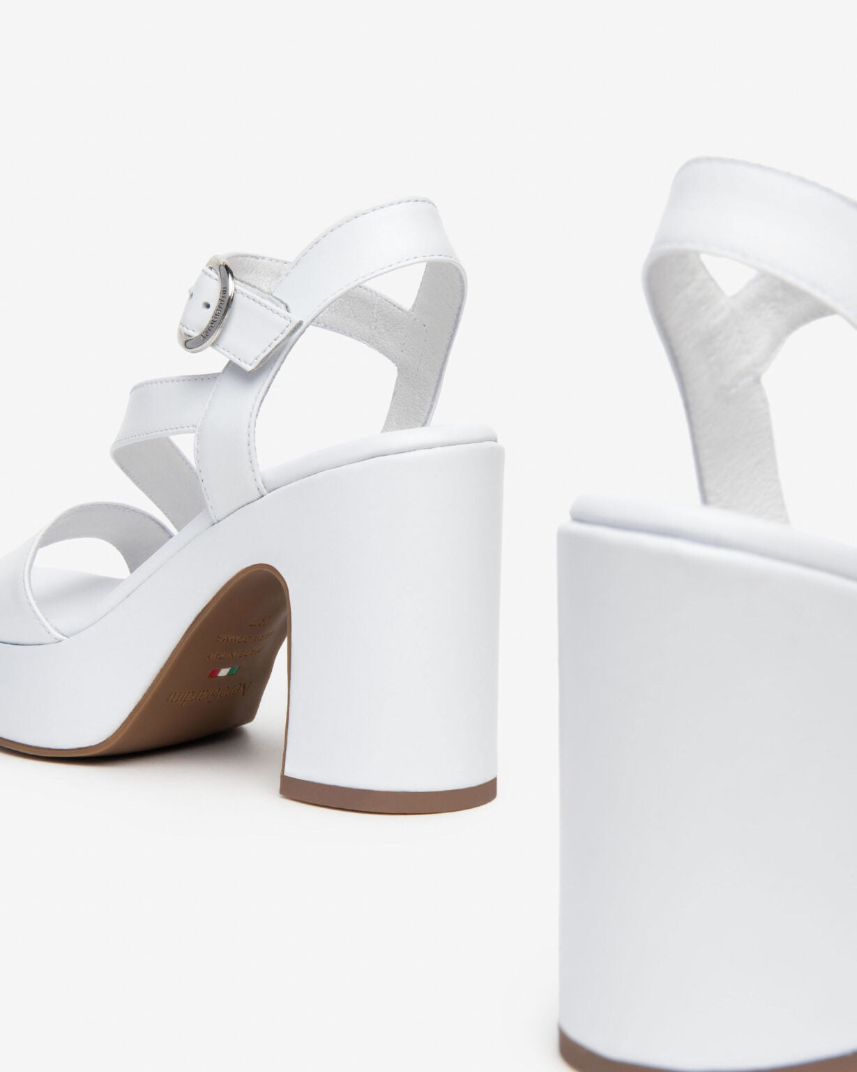 NeroGiardini Sandali donna in pelle
Variante 707|Colore Bianco Art.E410400D