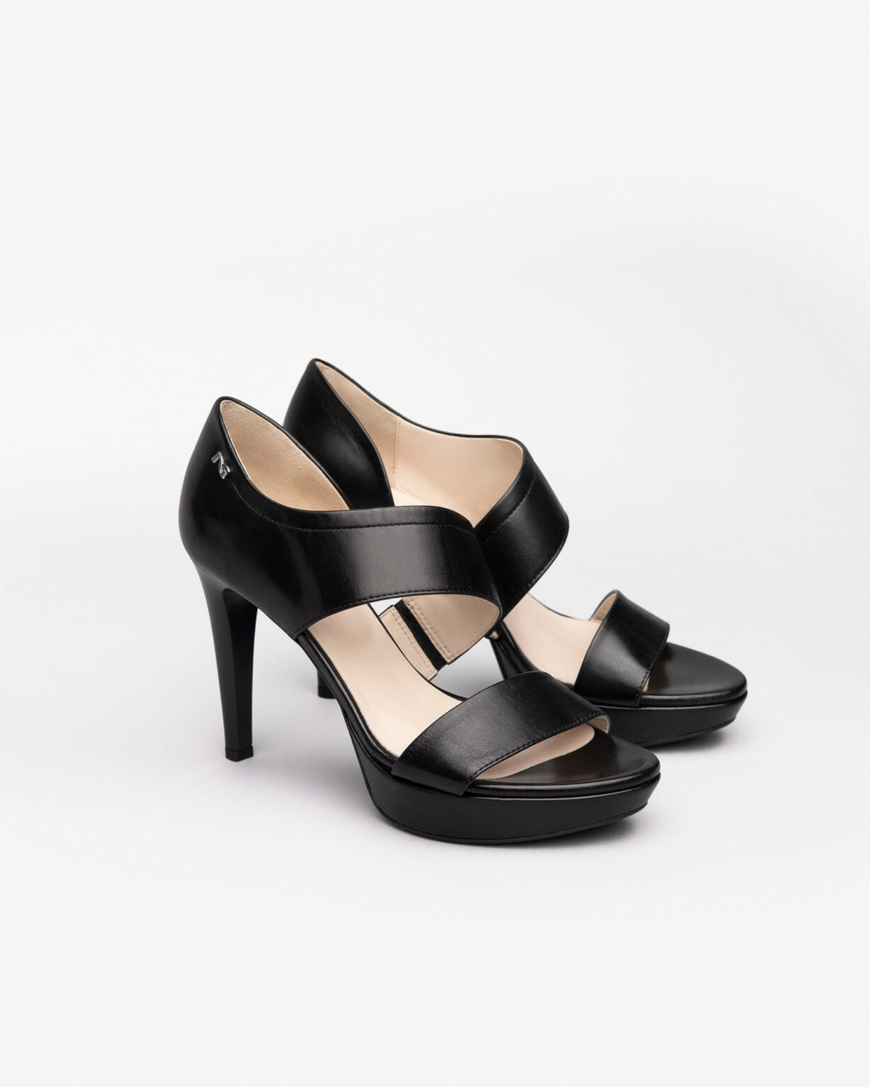 NeroGiardini Sandali donna in pelle
Variante 100 | Colore Nero Art.E410090DE